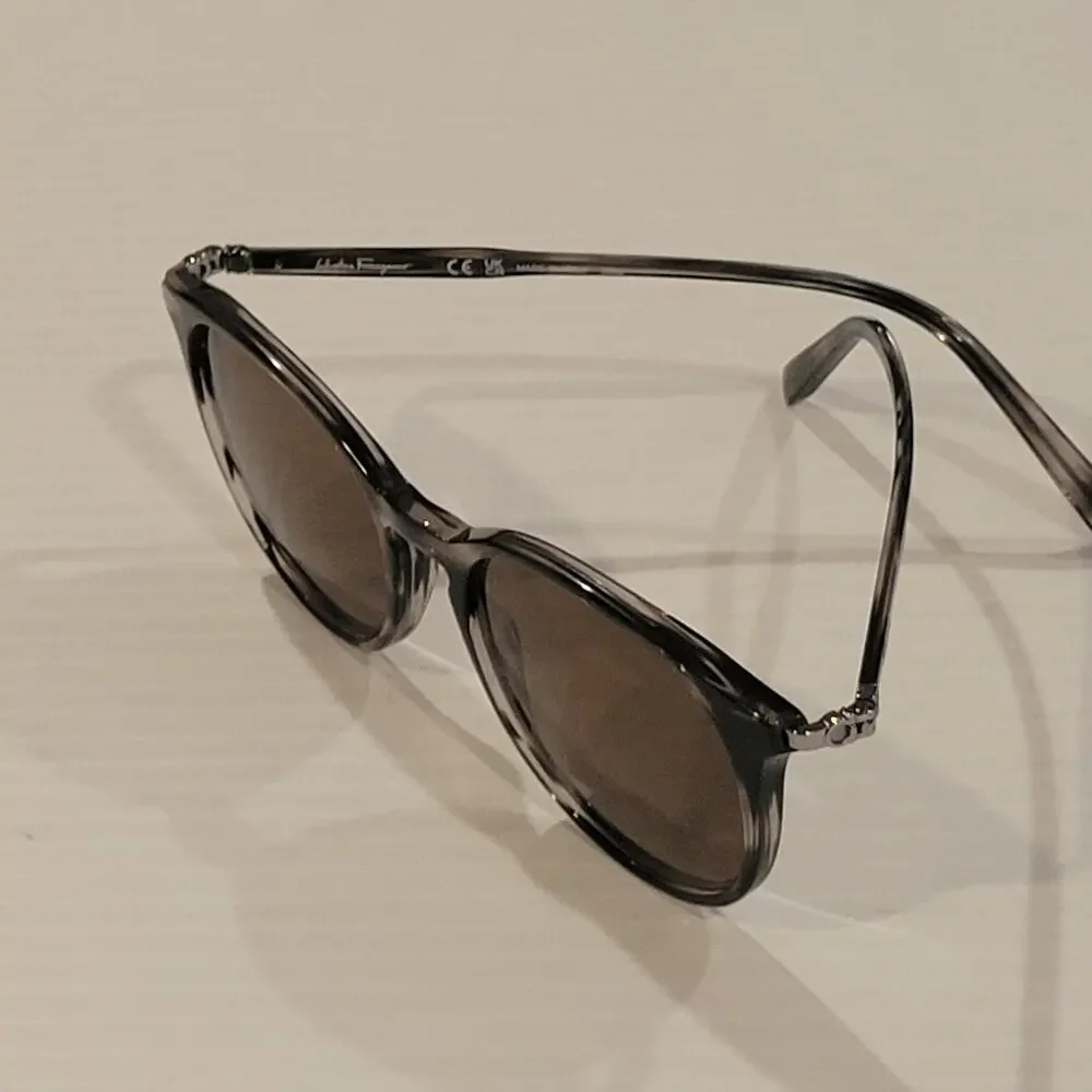 Salvatore Ferragamo SF911S 002 Brown Tortoise Sunglasses 53x18x145 Made in Italy